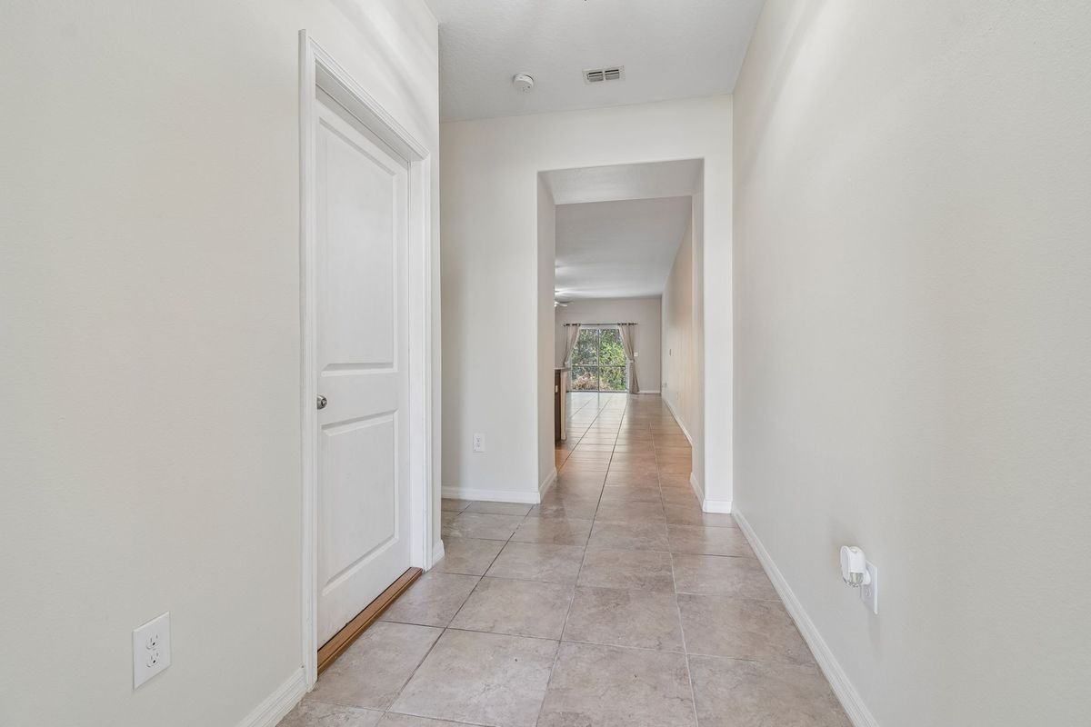 10687 Lake Montauk Dr - Photo 4 of 37