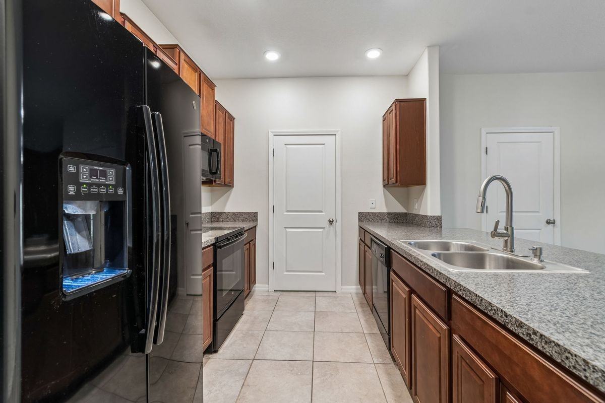 10687 Lake Montauk Dr - Photo 6 of 37