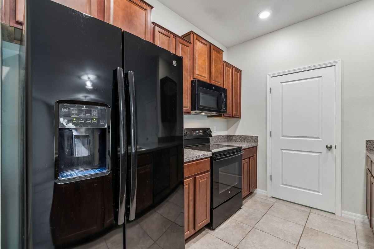 10687 Lake Montauk Dr - Photo 7 of 37