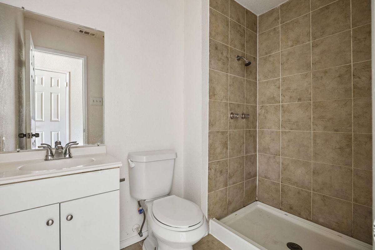 6221 Pine St - Photo 4 of 12