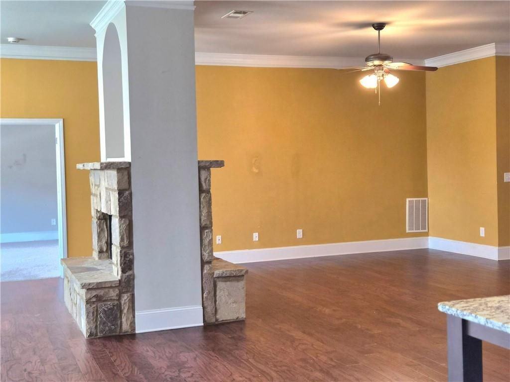 4138 Two Bridge Dr - Photo 4 of 20