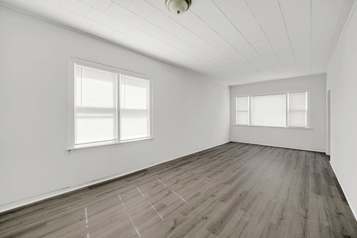 120 E Kensington Ave ##2f - Photo 2 of 4