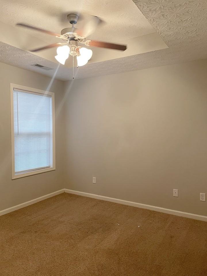 374 Upper Stone Ave - Photo 5 of 8