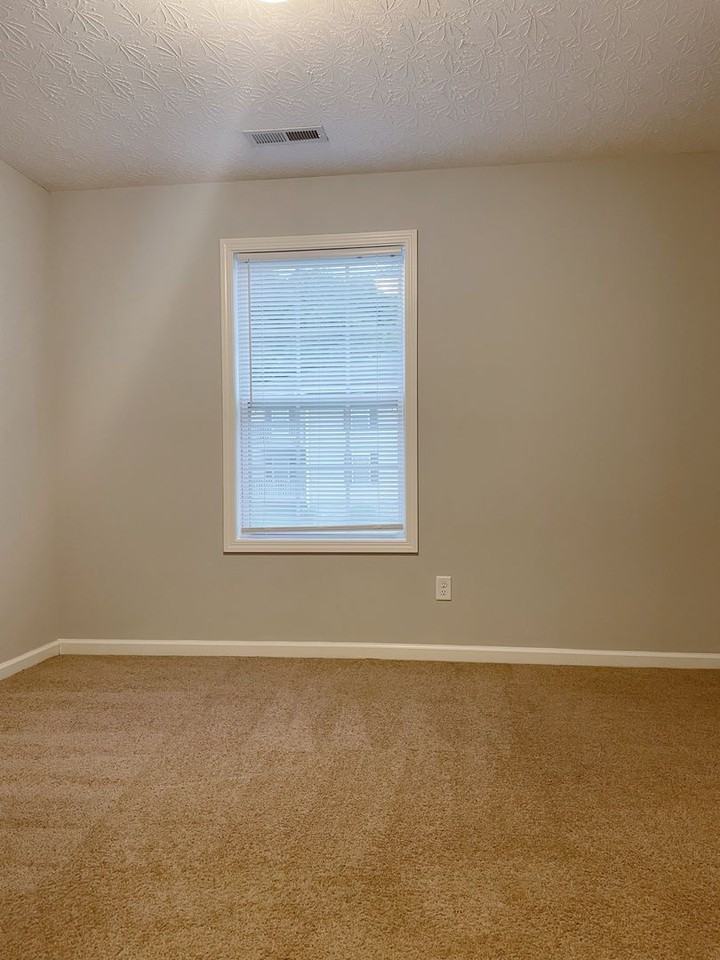 374 Upper Stone Ave - Photo 6 of 8