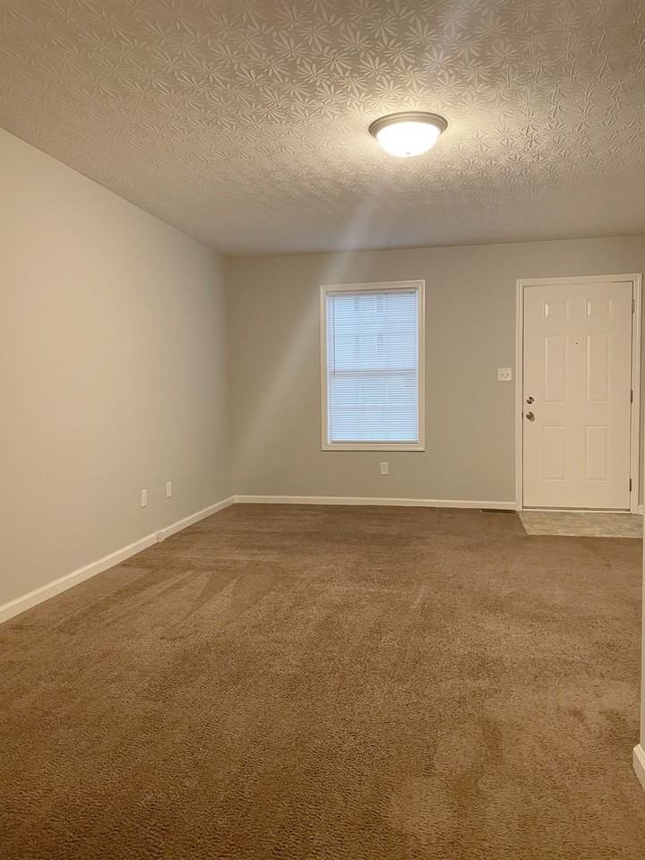 374 Upper Stone Ave - Photo 7 of 8