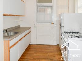 featured image of 638 W Arlington Pl #53