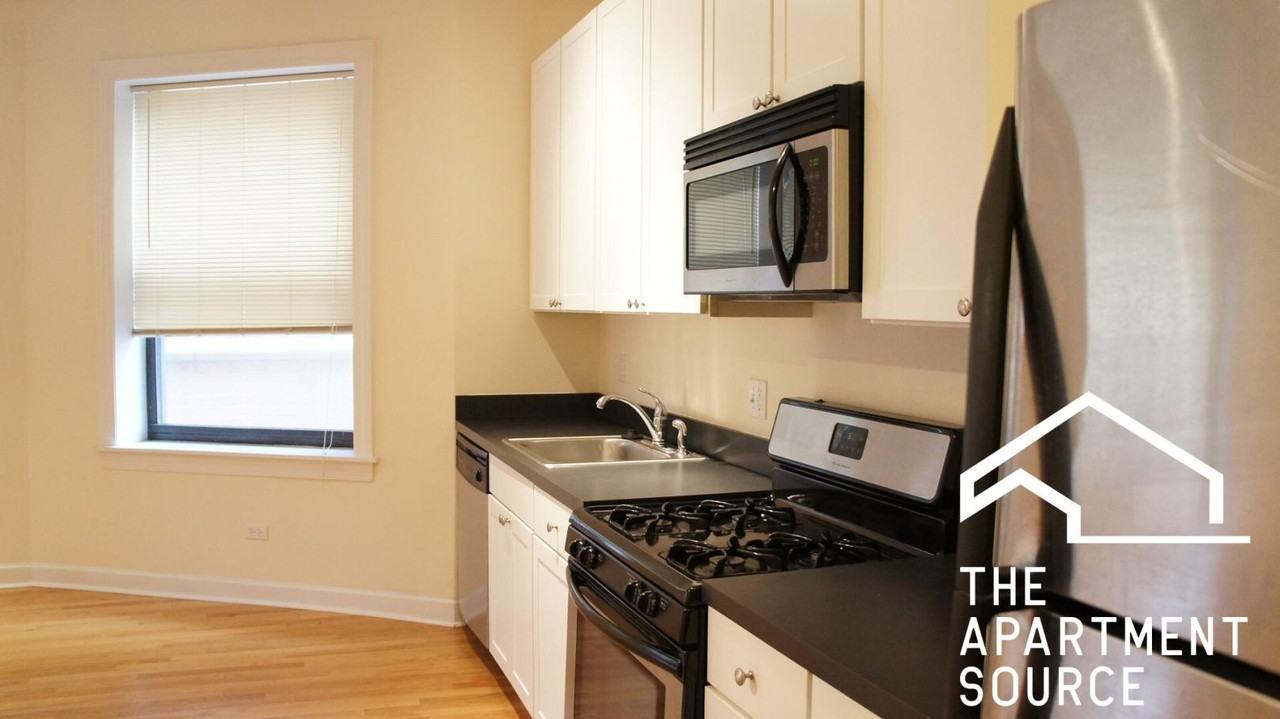 4715 N Sheridan Rd #22S - Photo 2 of 12