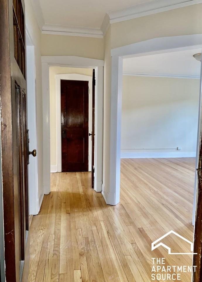 106 Lincoln Ave #1E - Photo 3 of 11