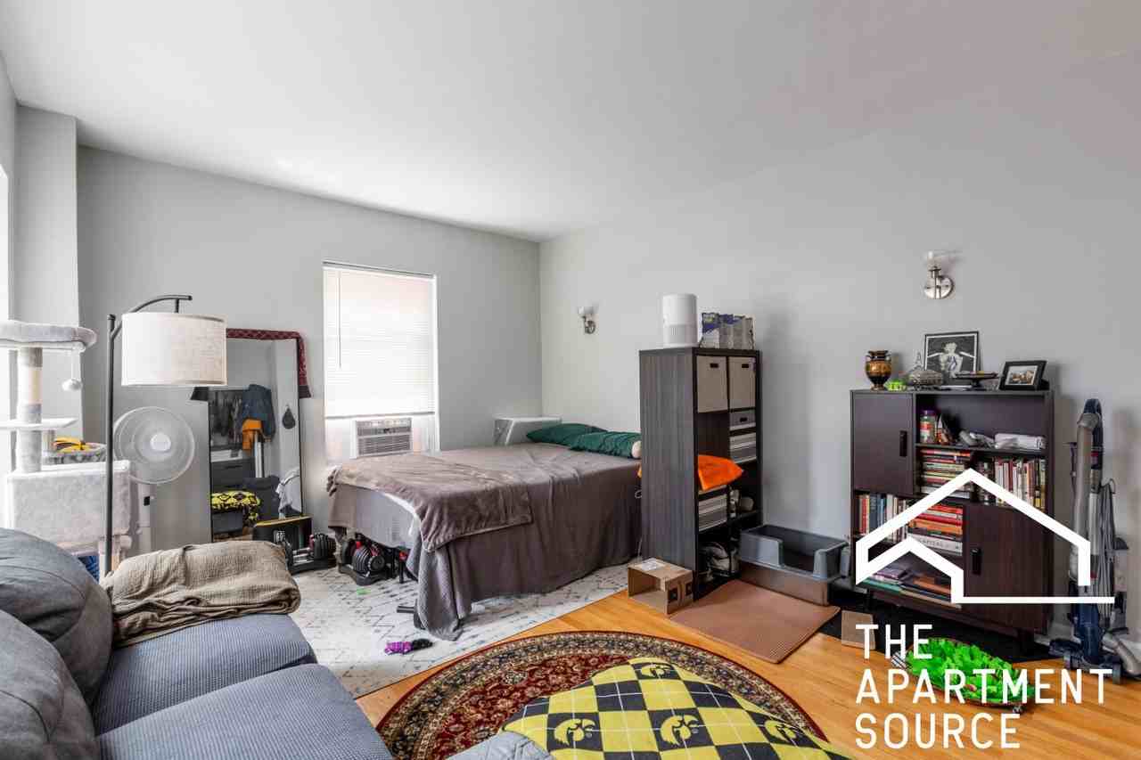 732 W Bittersweet Pl #108 - Photo 3 of 24