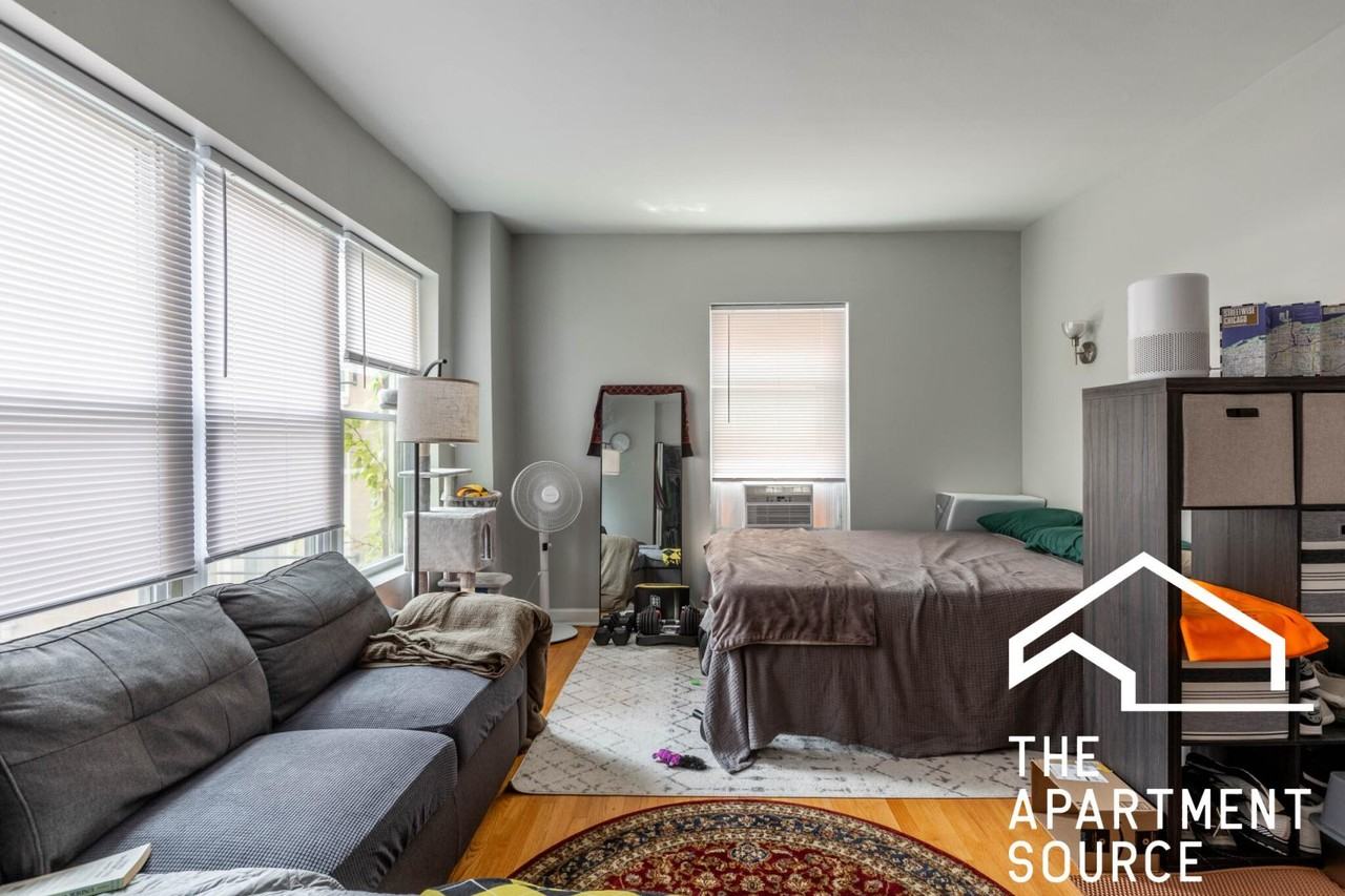 732 W Bittersweet Pl #108 - Photo 4 of 24