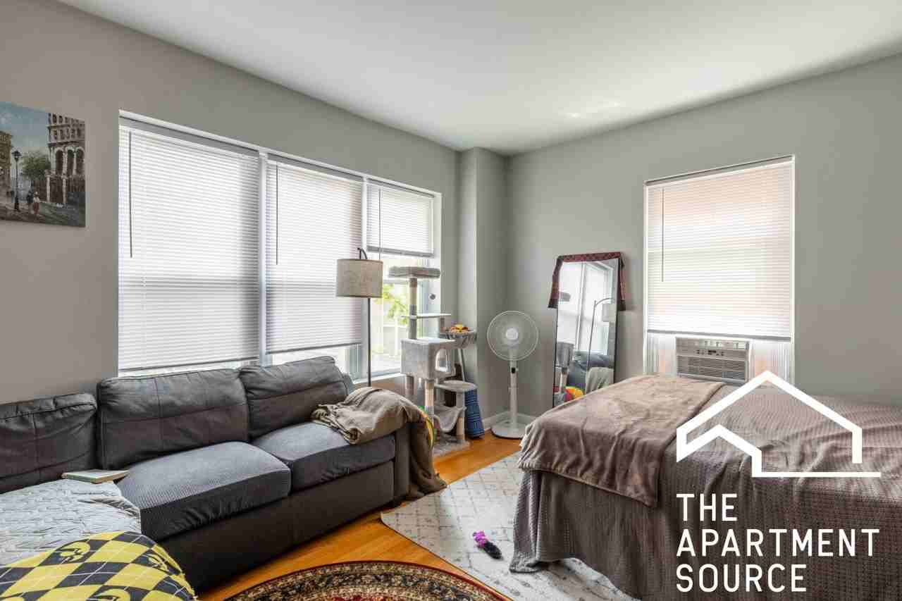 732 W Bittersweet Pl #108 - Photo 5 of 24