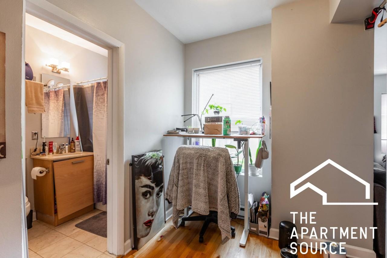 732 W Bittersweet Pl #108 - Photo 6 of 24