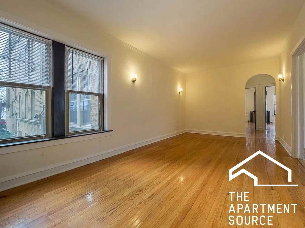 2102 W Ainslie St #E2 - Photo 3 of 10