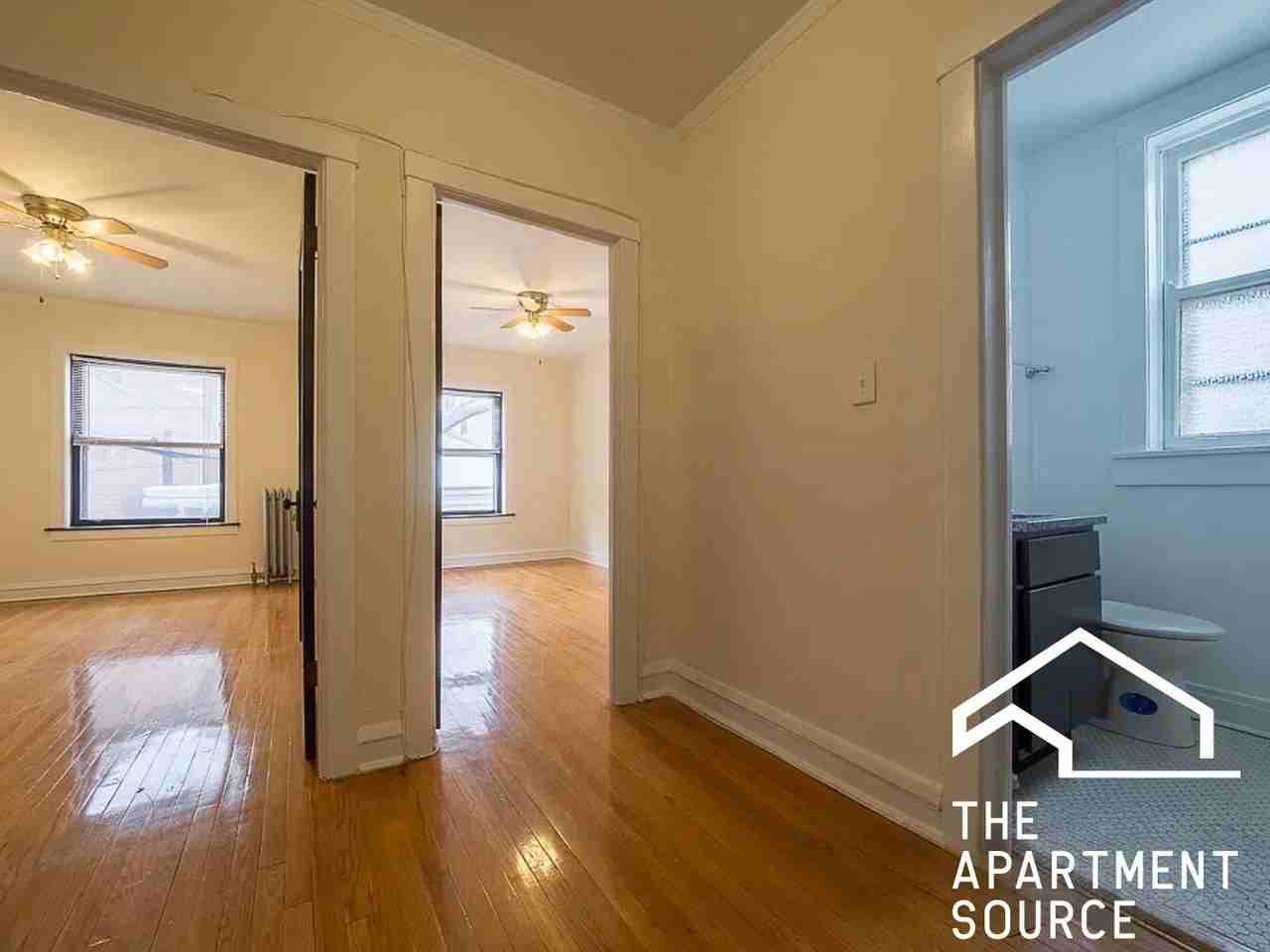 2102 W Ainslie St #E2 - Photo 5 of 10