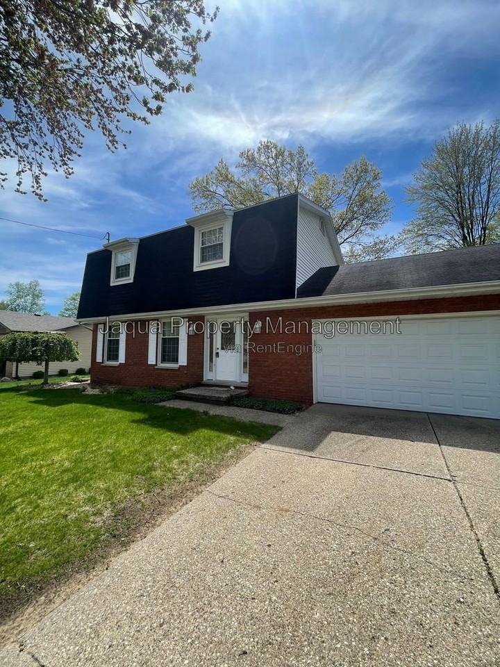 2383 Quincy Ave - Photo 2 of 23