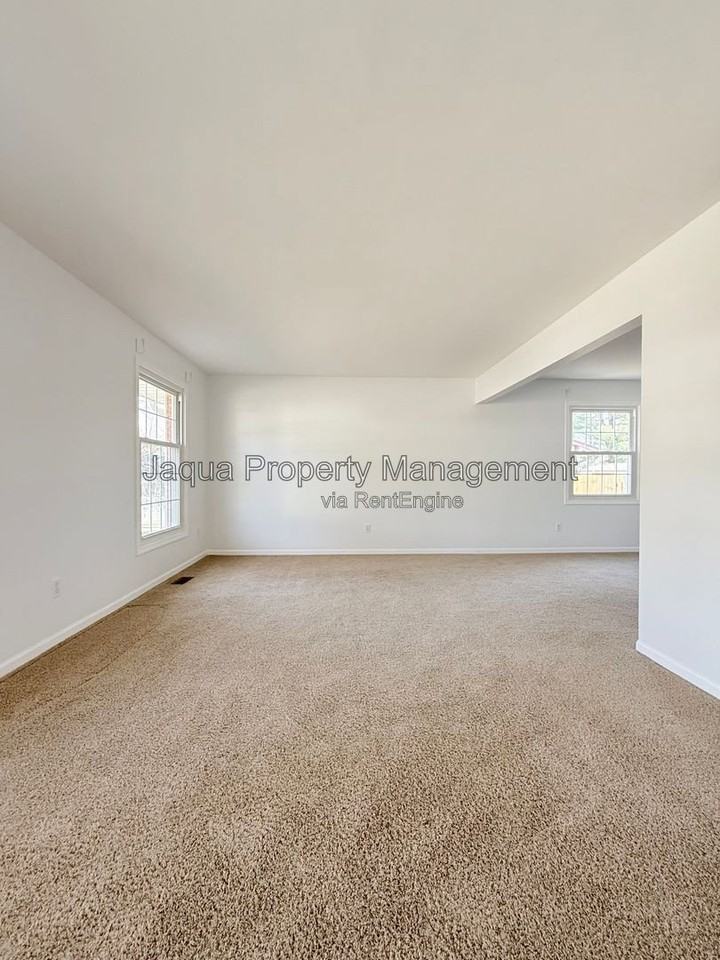 2383 Quincy Ave - Photo 3 of 23