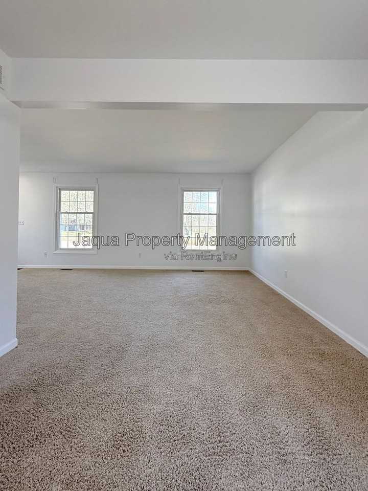 2383 Quincy Ave - Photo 5 of 23
