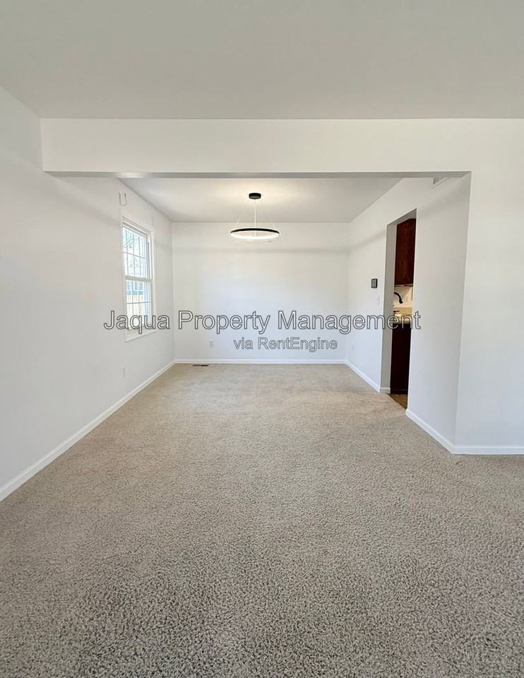 2383 Quincy Ave - Photo 6 of 23