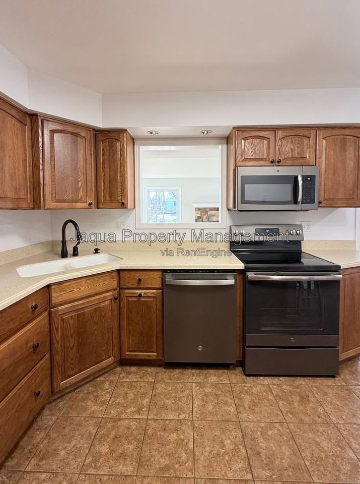 2383 Quincy Ave - Photo 7 of 23