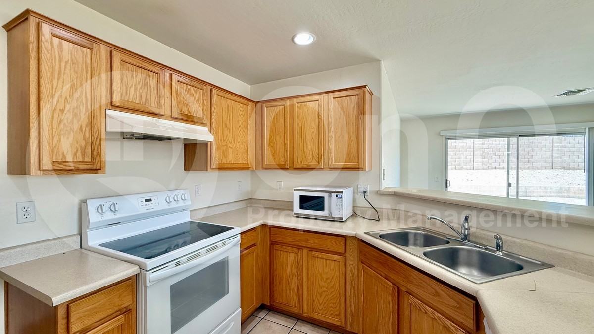 22932 W Morning Glory St - Photo 5 of 23
