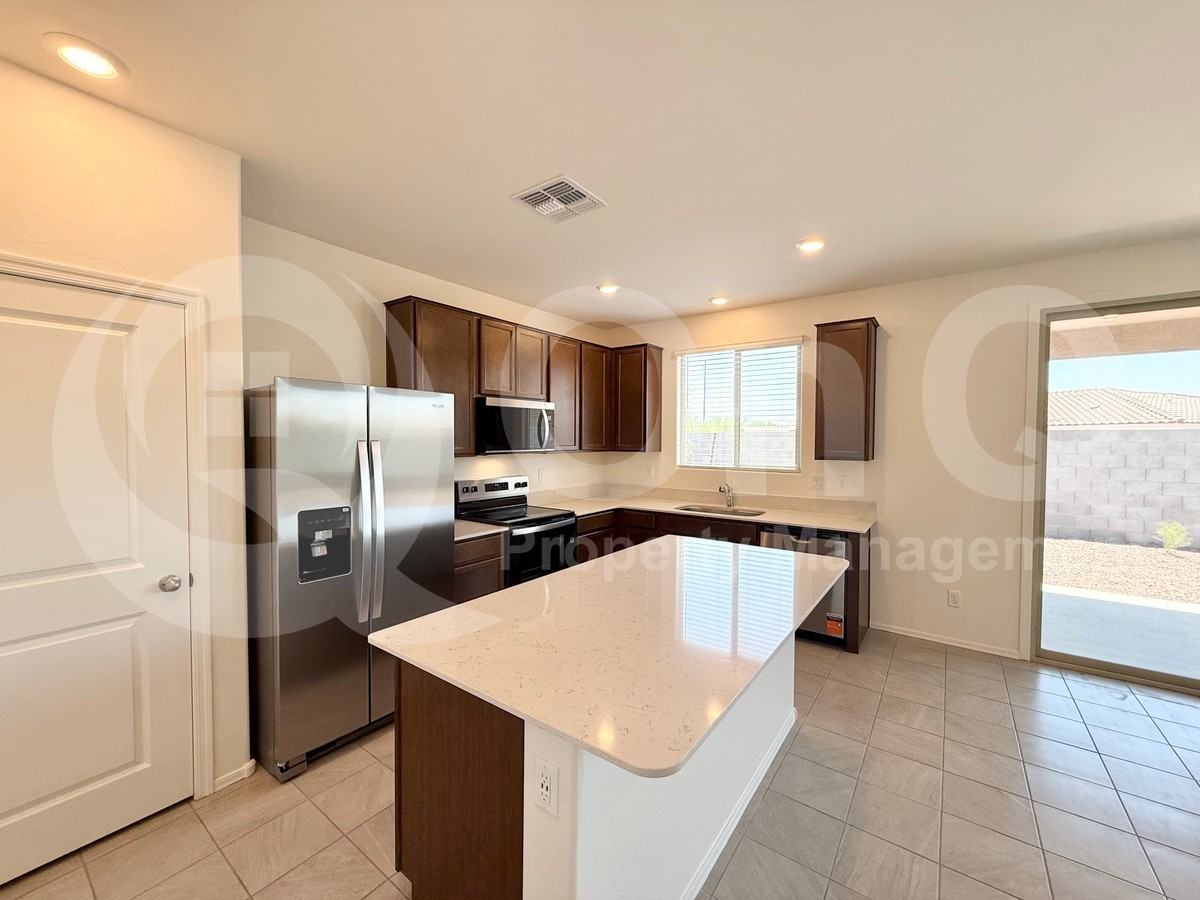 1477 E Chandler Ct - Photo 3 of 18
