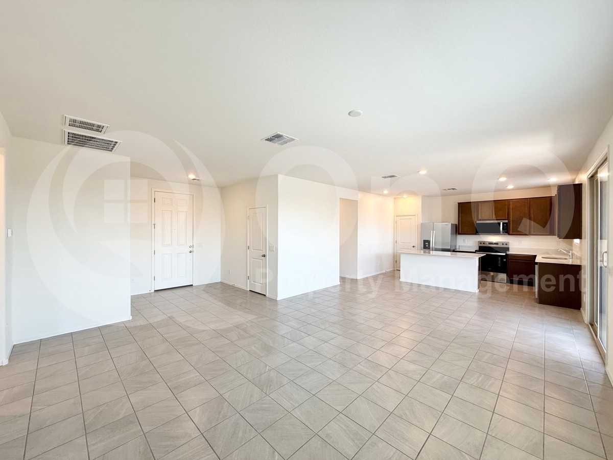 1477 E Chandler Ct - Photo 4 of 18