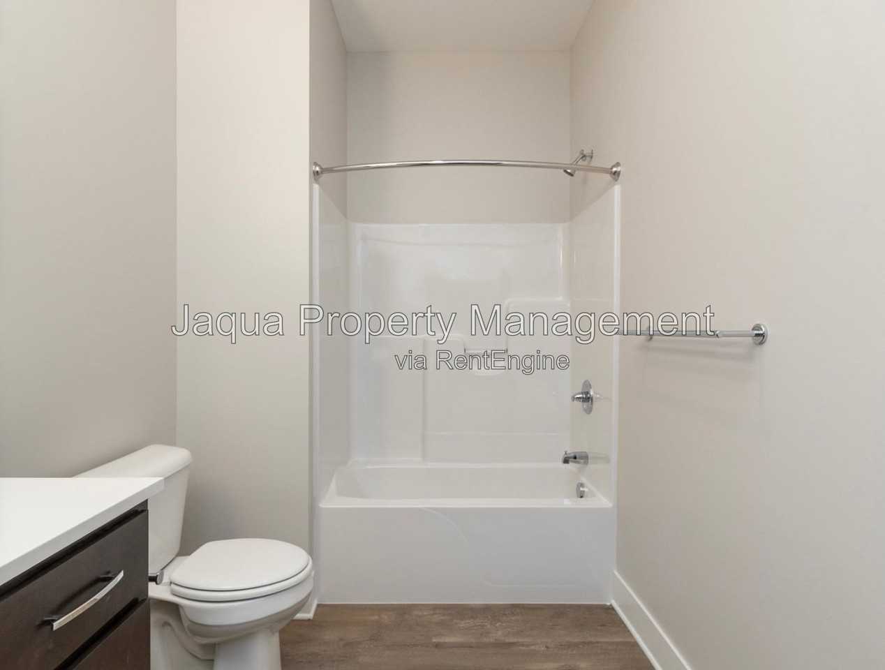 306 Center St - Photo 7 of 14