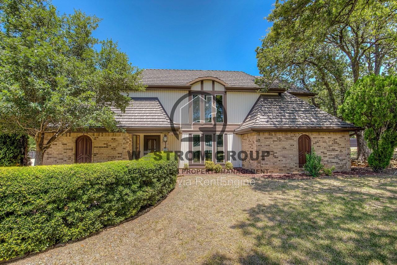 307 Oakmont Dr - Photo 2 of 50