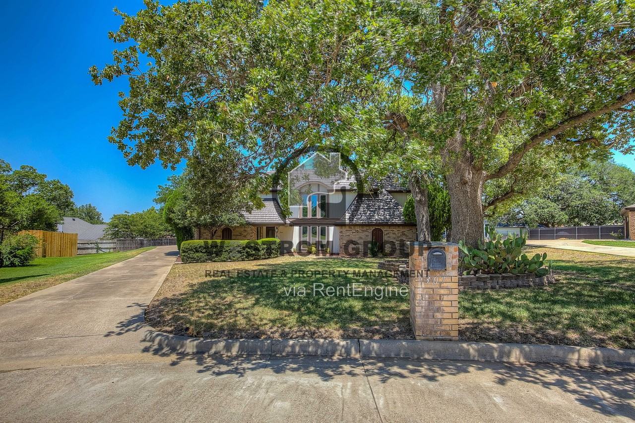 307 Oakmont Dr - Photo 4 of 50