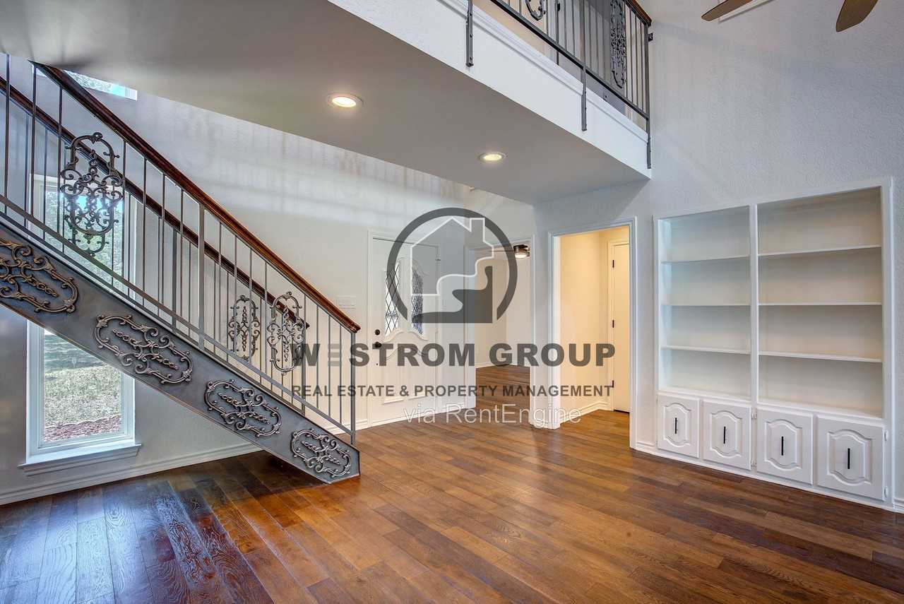 307 Oakmont Dr - Photo 6 of 50