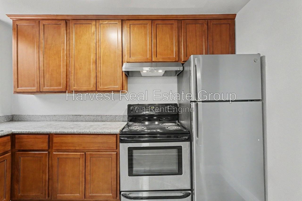 715 Peralta St #411 - Photo 7 of 16