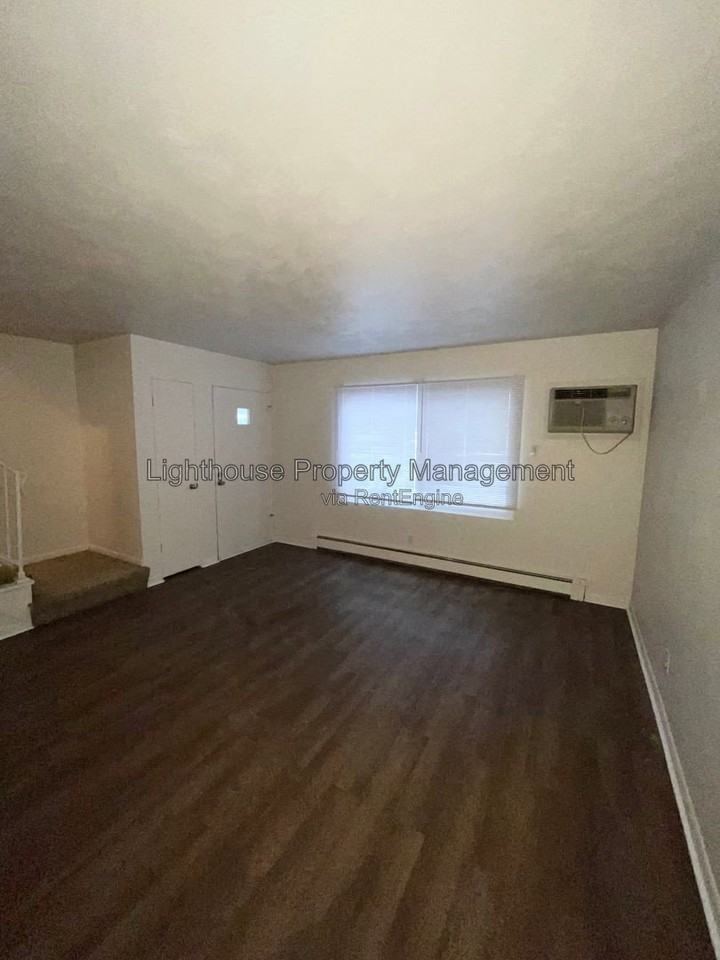 1924 Sunnyside Dr - Photo 3 of 14