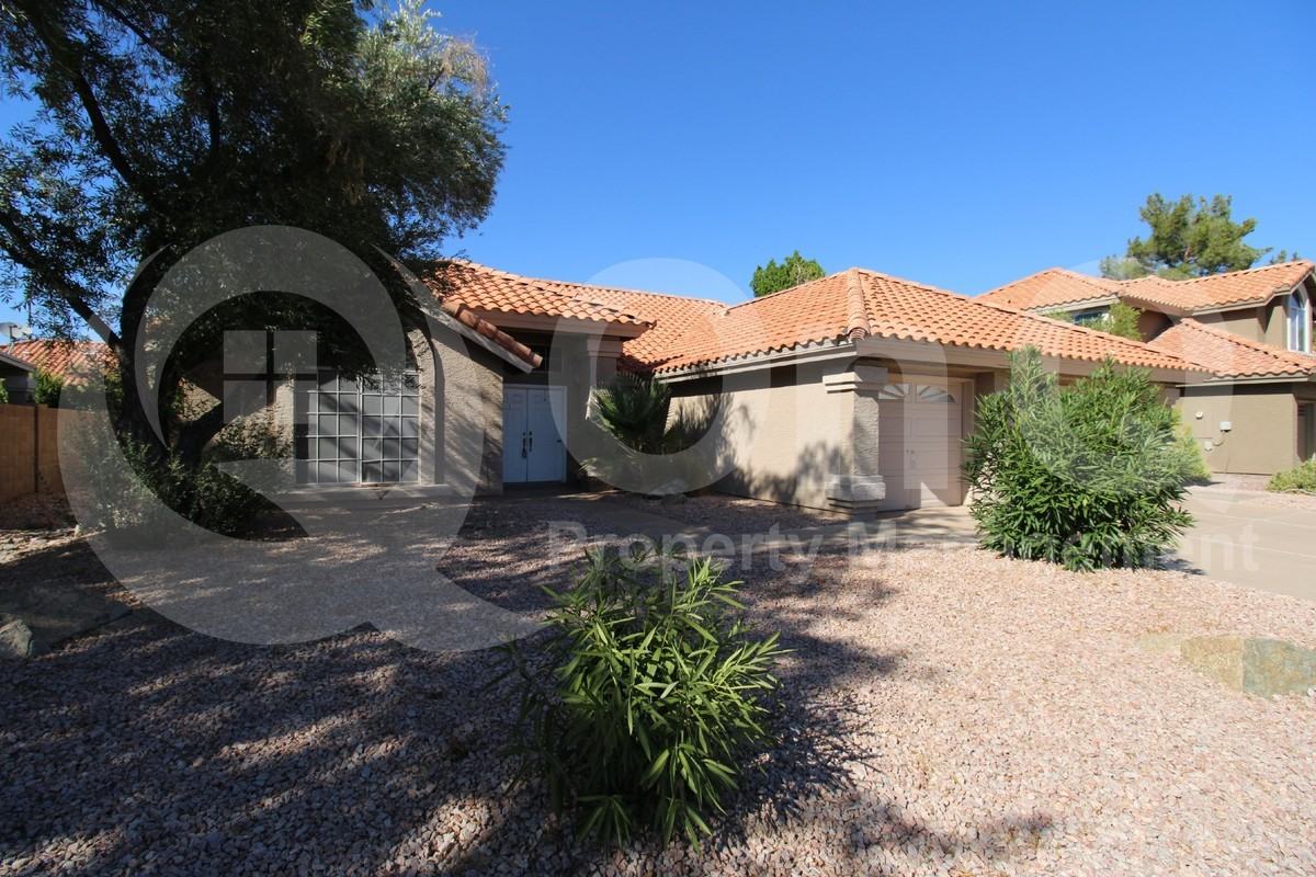 1560 W Kent Dr - Photo 2 of 24