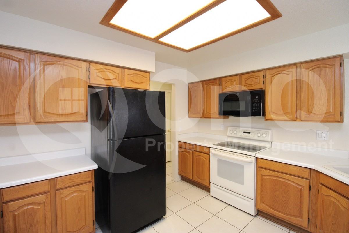 1560 W Kent Dr - Photo 3 of 24