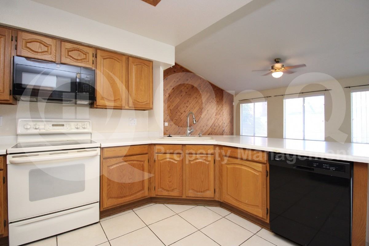 1560 W Kent Dr - Photo 4 of 24