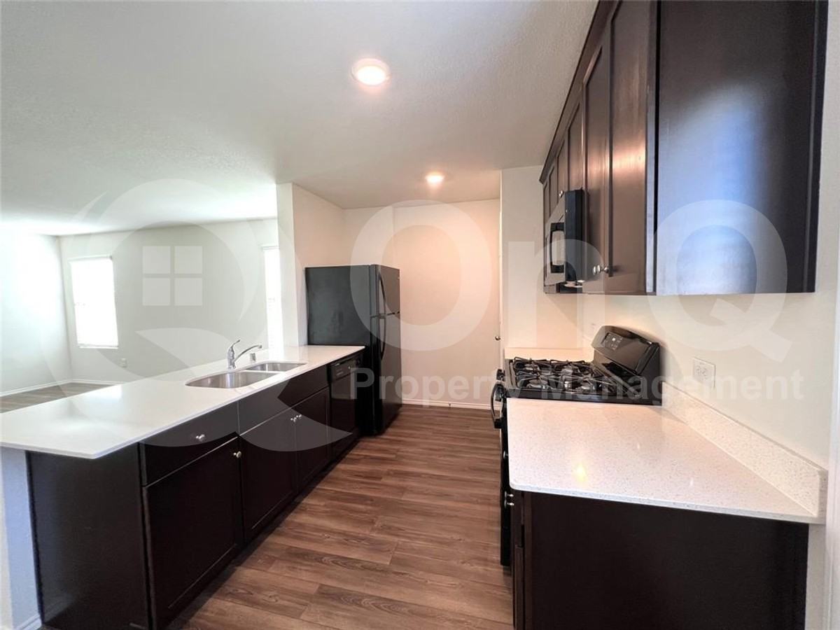 213 Anvil Dr - Photo 3 of 22