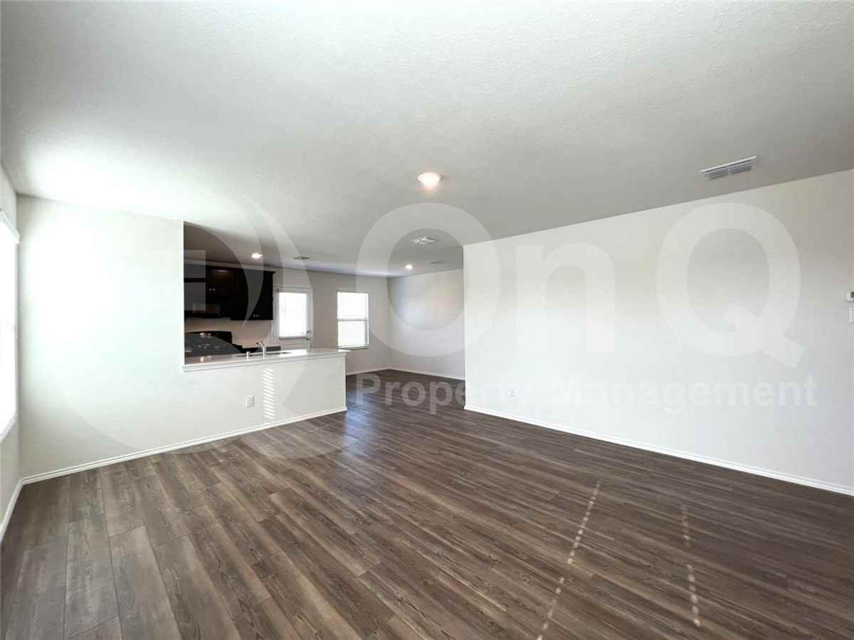 213 Anvil Dr - Photo 4 of 22