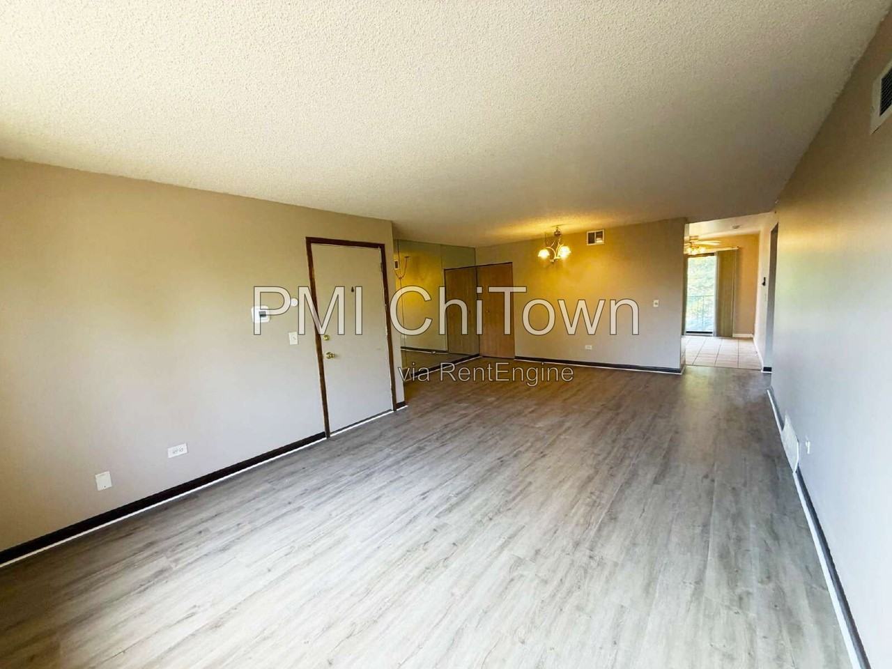 1472 Carol Ct #2A - Photo 2 of 11