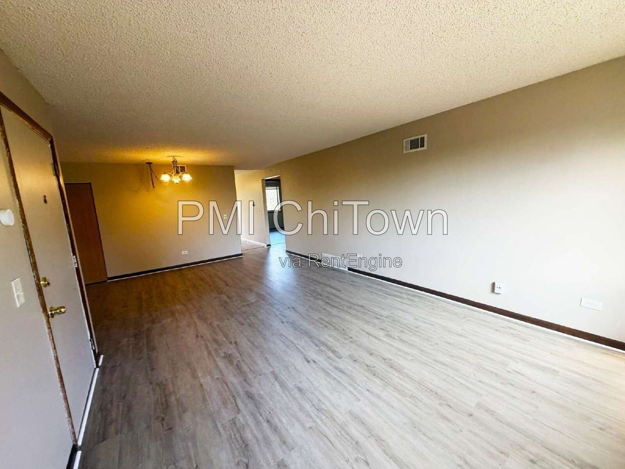 1472 Carol Ct #2A - Photo 3 of 11