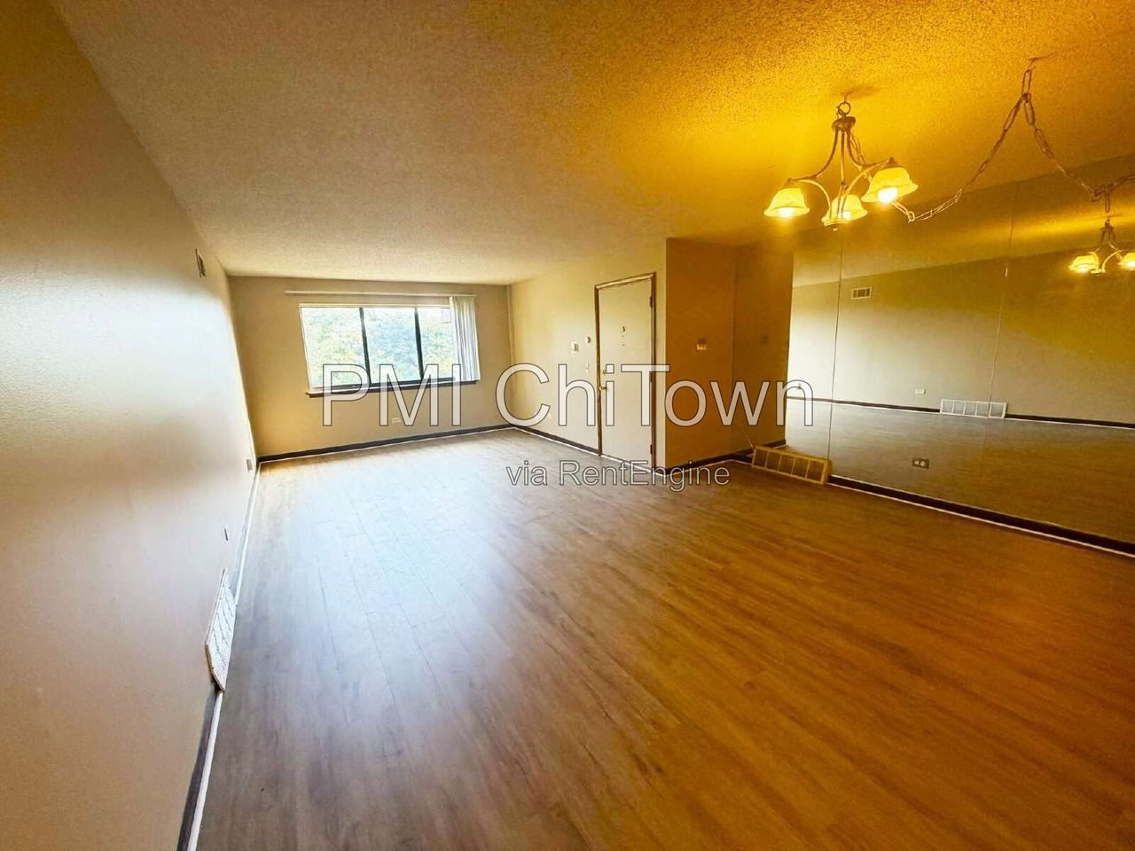 1472 Carol Ct #2A - Photo 4 of 11