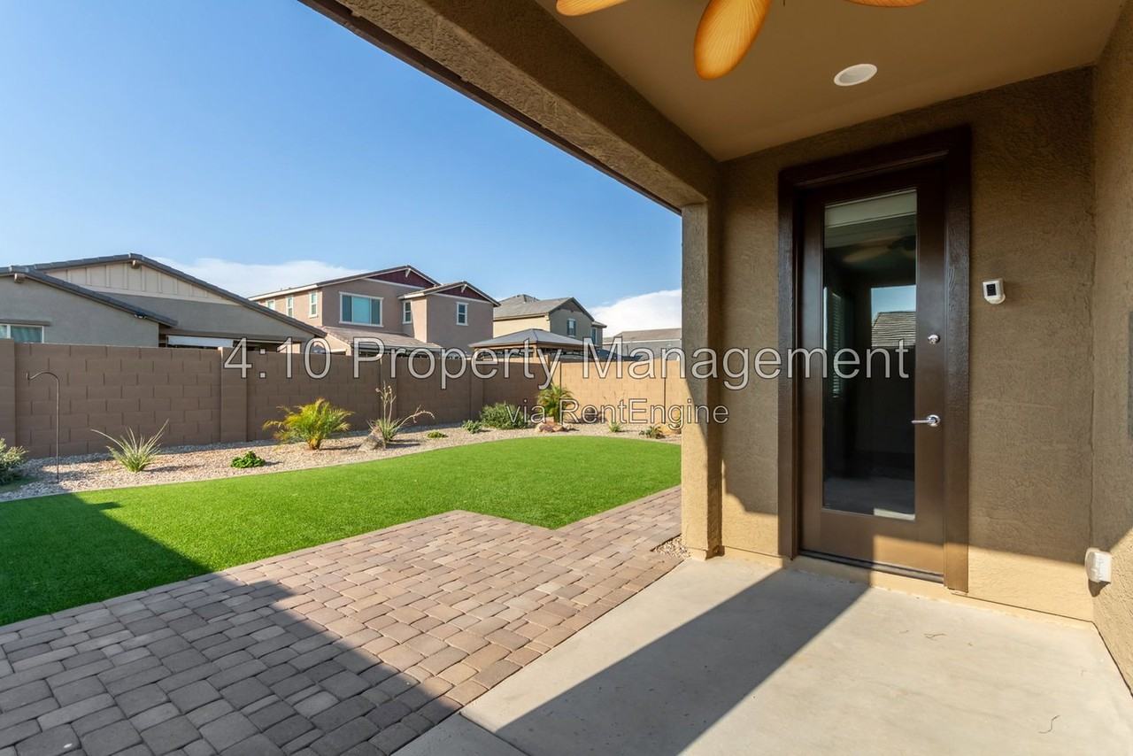 2222 E Palmdale Ln - Photo 2 of 35