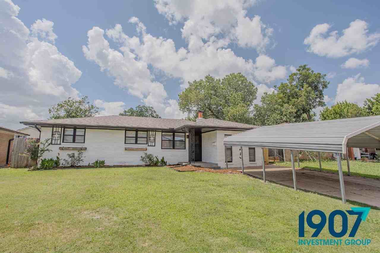 725 Butler St - Photo 3 of 23