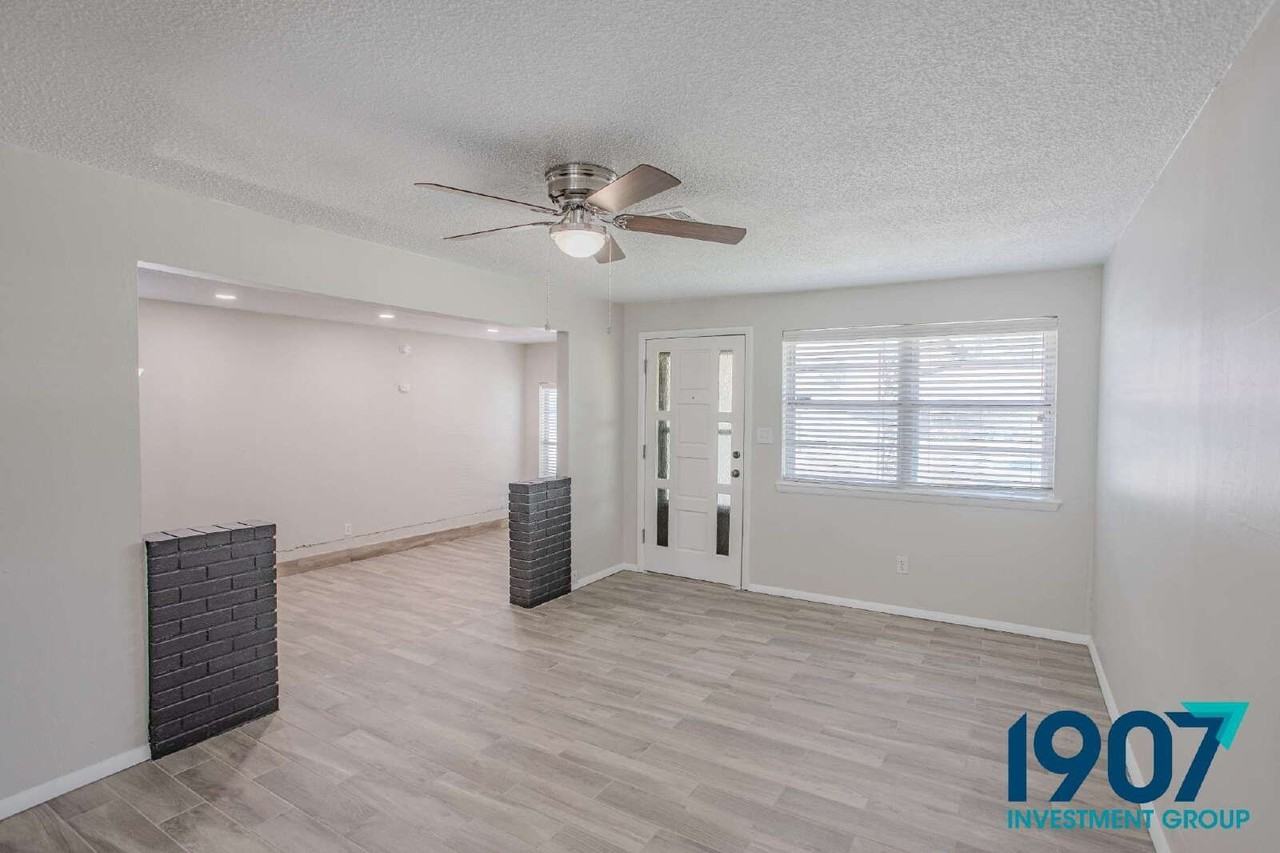 725 Butler St - Photo 6 of 23