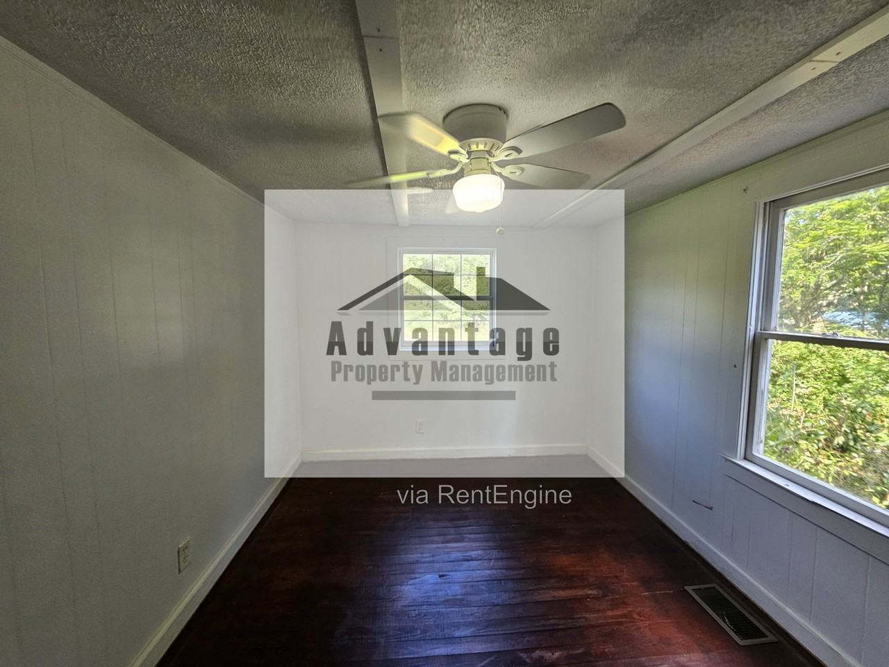 418 E Brooks Ave - Photo 4 of 15