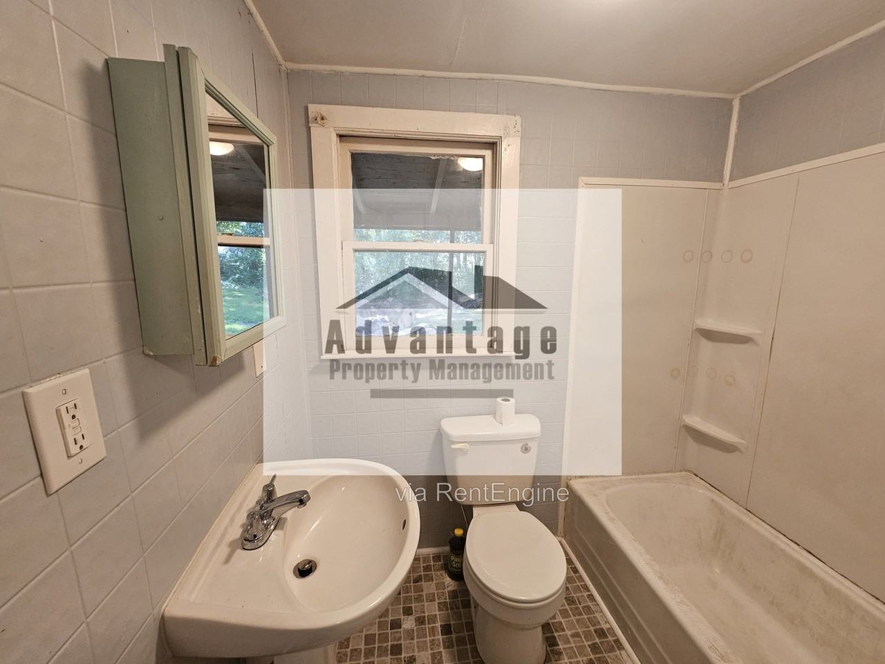 418 E Brooks Ave - Photo 6 of 15