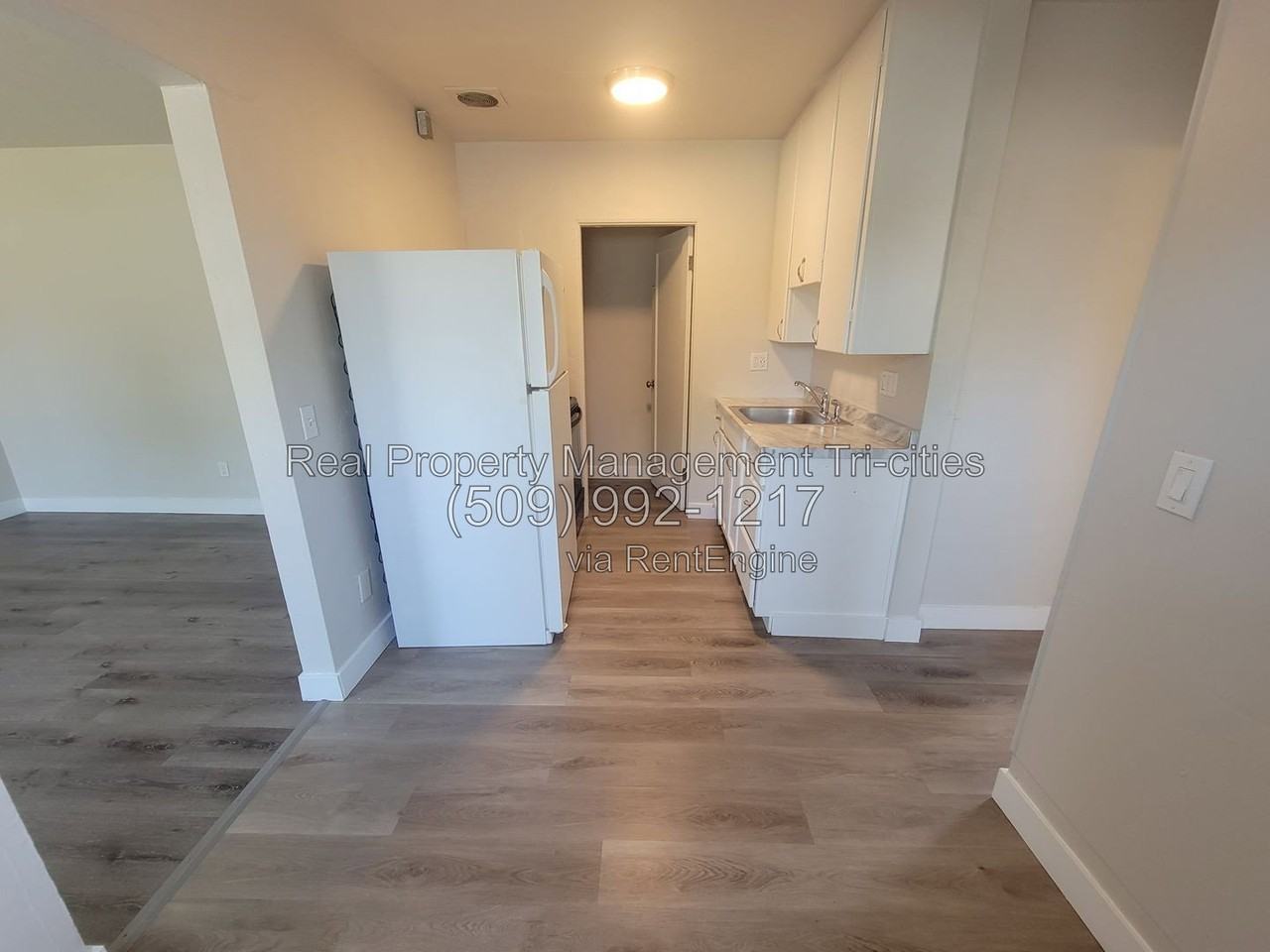 1307 W Shoshone St #D - Photo 4 of 8