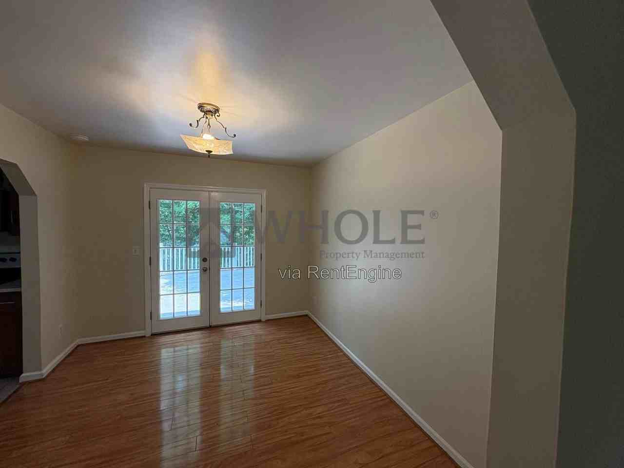 386 Wildwood Ct - Photo 3 of 15