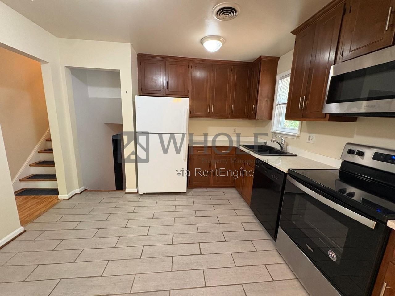 386 Wildwood Ct - Photo 5 of 15