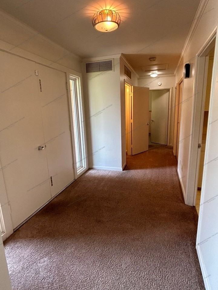 1604 S 25th St - Photo 4 of 28