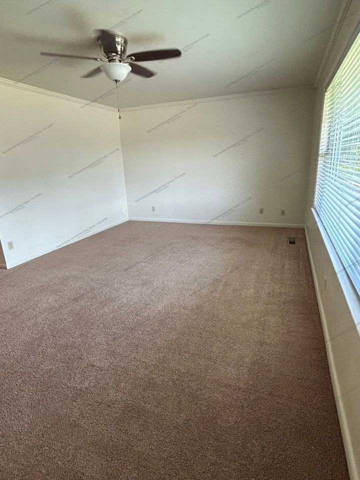 1604 S 25th St - Photo 5 of 28
